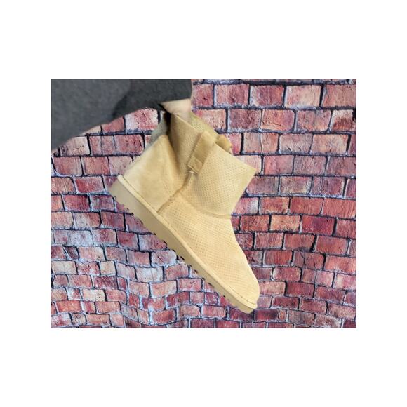 Ugg Classic Tawny Unlined Mini Perforated Boots Size 8 - Picture 11 of 12